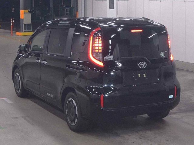 2025 Toyota Sienta Z auction photo 2