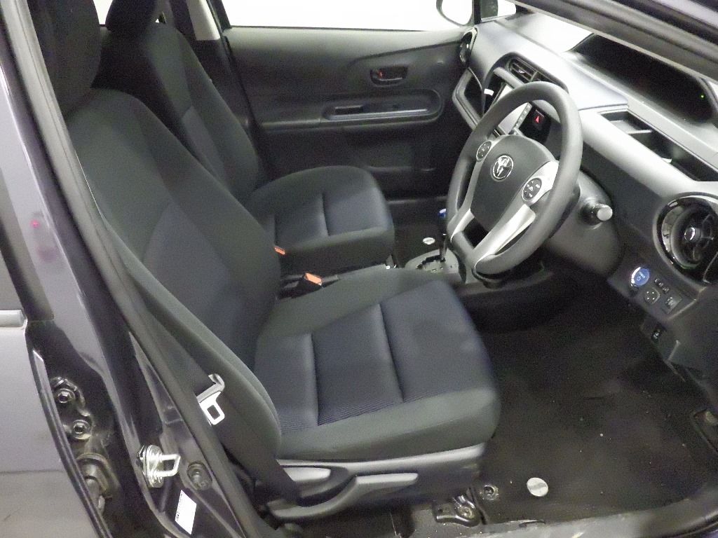 2015 Toyota Aqua S auction photo 6