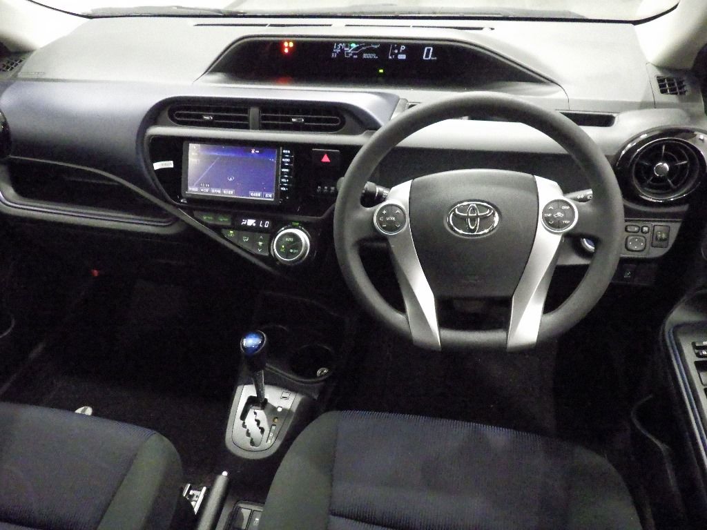 2015 Toyota Aqua S auction photo 3