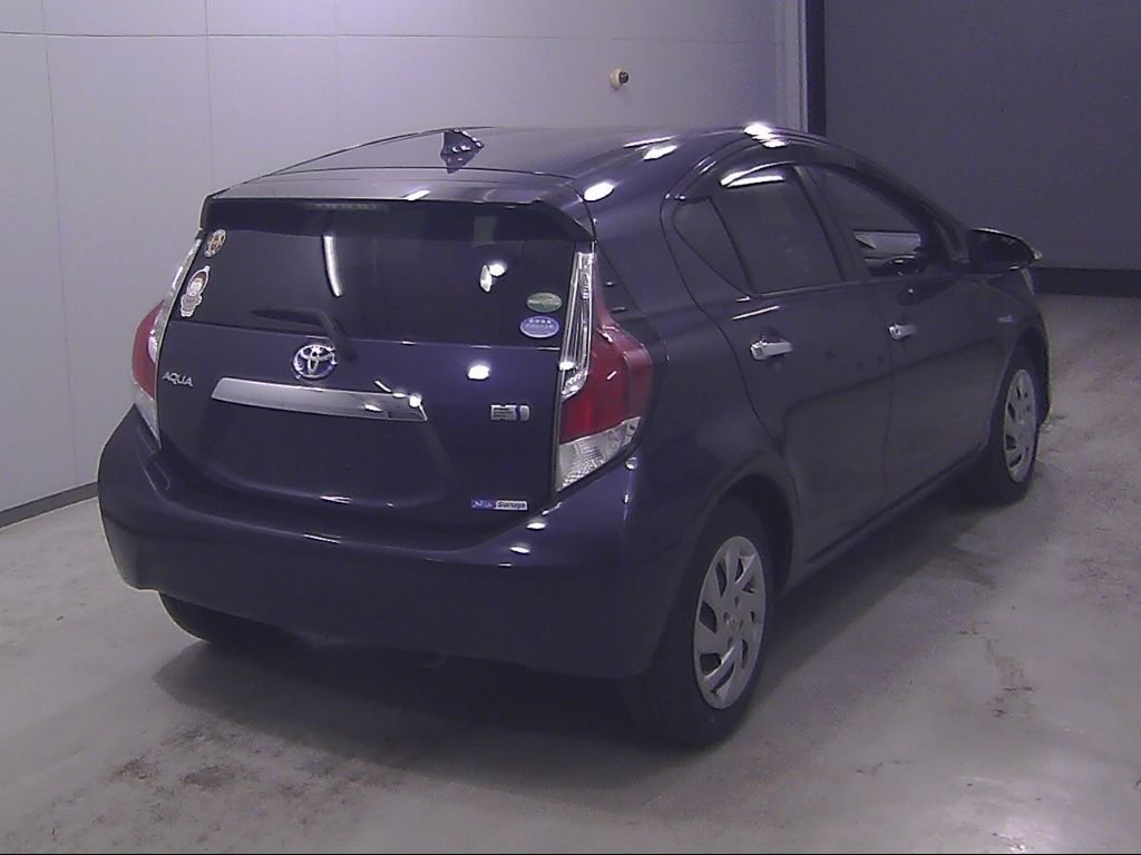 2015 Toyota Aqua S auction photo 2