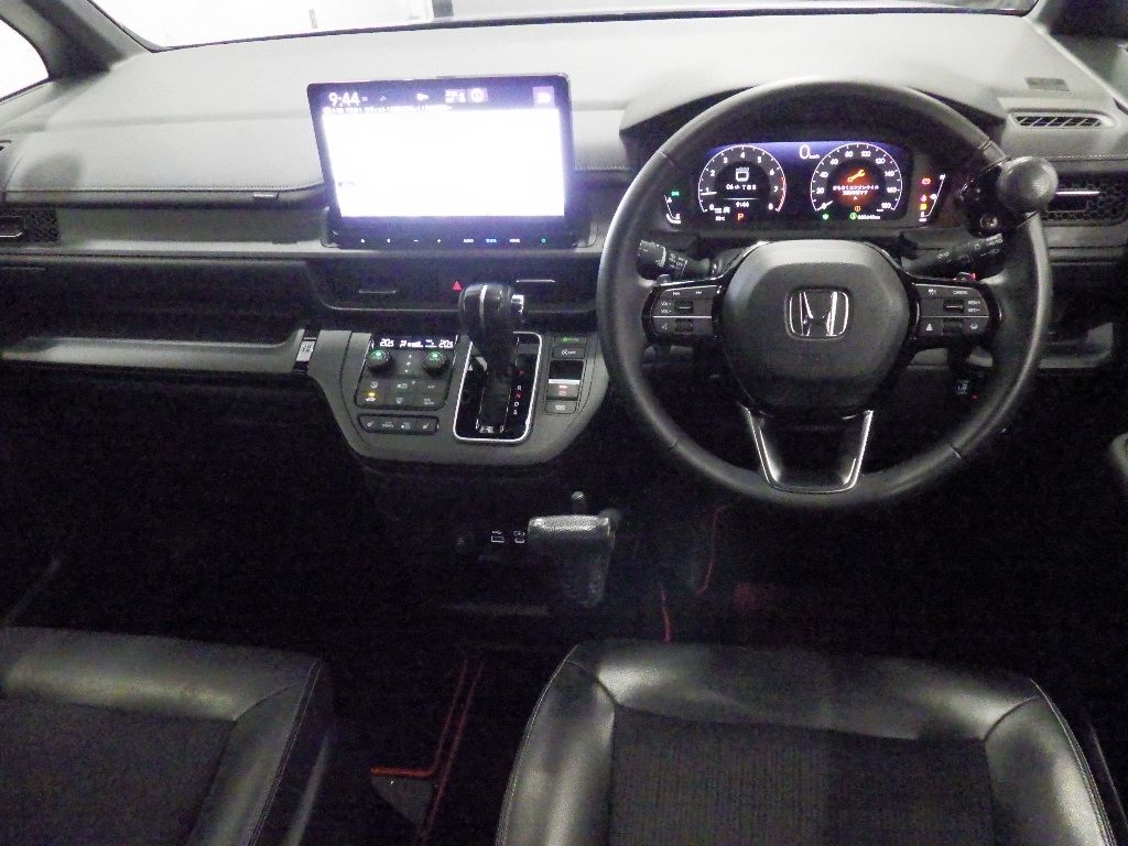 2023 Honda Stepwgn 4WD 7 people auction photo 3