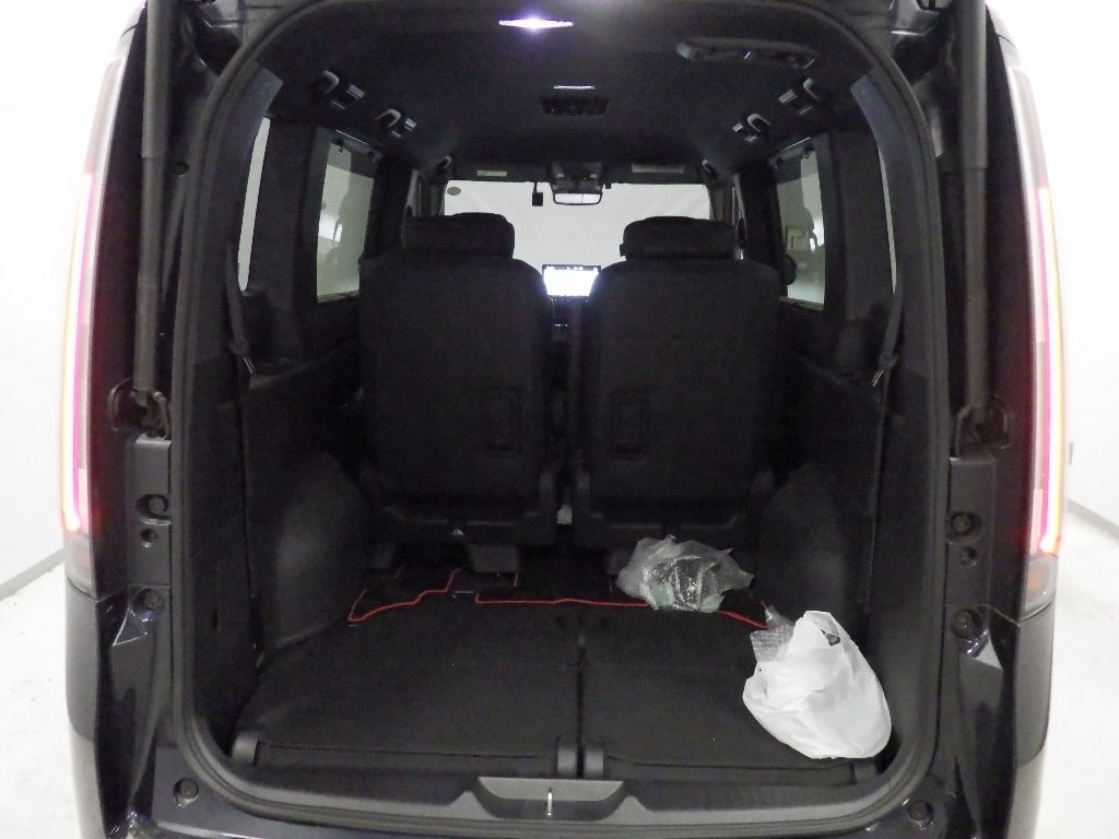 2023 Honda Stepwgn 4WD 7 people auction photo 8