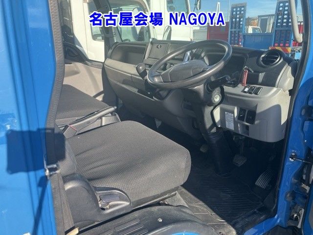 2016 Mitsubishi Fuso Canter Hira auction photo 4