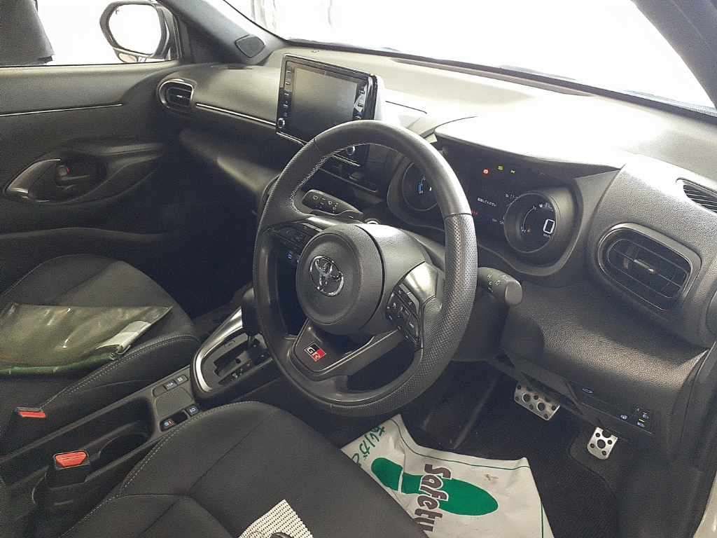 2023 Toyota Yaris Cross GRスポーツ auction photo 9
