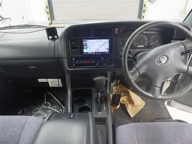 1999 Toyota Hiace キャンピング 4WD auction photo 5
