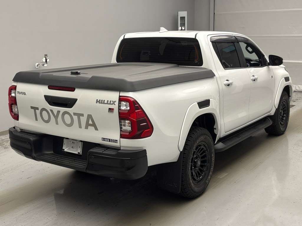 2023 Toyota Hilux Z GR Sport 4WD auction photo 2