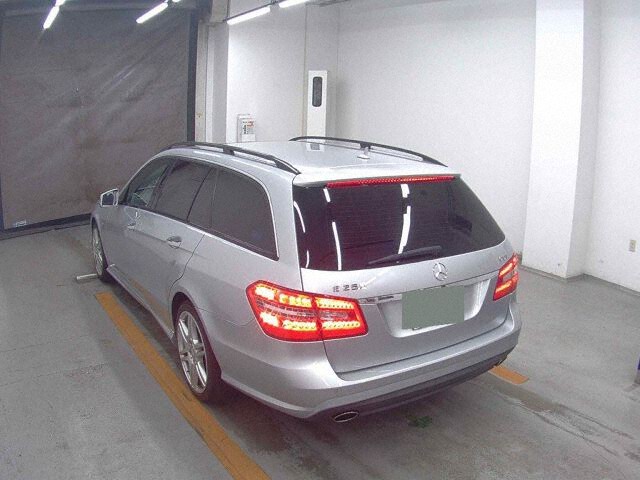 2010 Mercedes-Benz E-Class Station Wagon E250CGIBEAMG auction photo 2