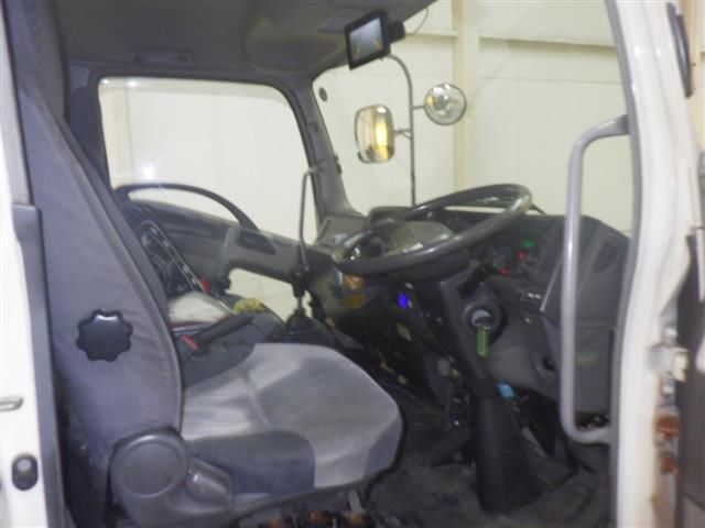 2009 Isuzu Forward Tank car auction photo 5