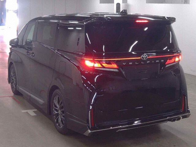 2025 Toyota Vellfire Z Premier auction photo 2
