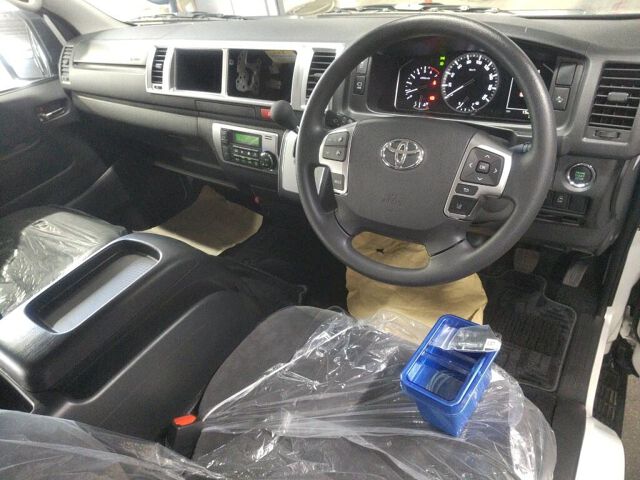 2025 Toyota Hiace GL 4WD auction photo 3
