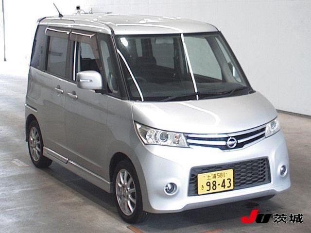 2010 Nissan Roox ハイウェイスター Japan auction vehicle