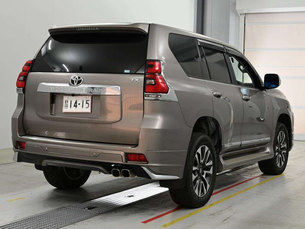 2022 Toyota Land Cruiser Prado TX L Package 4WD auction photo 2
