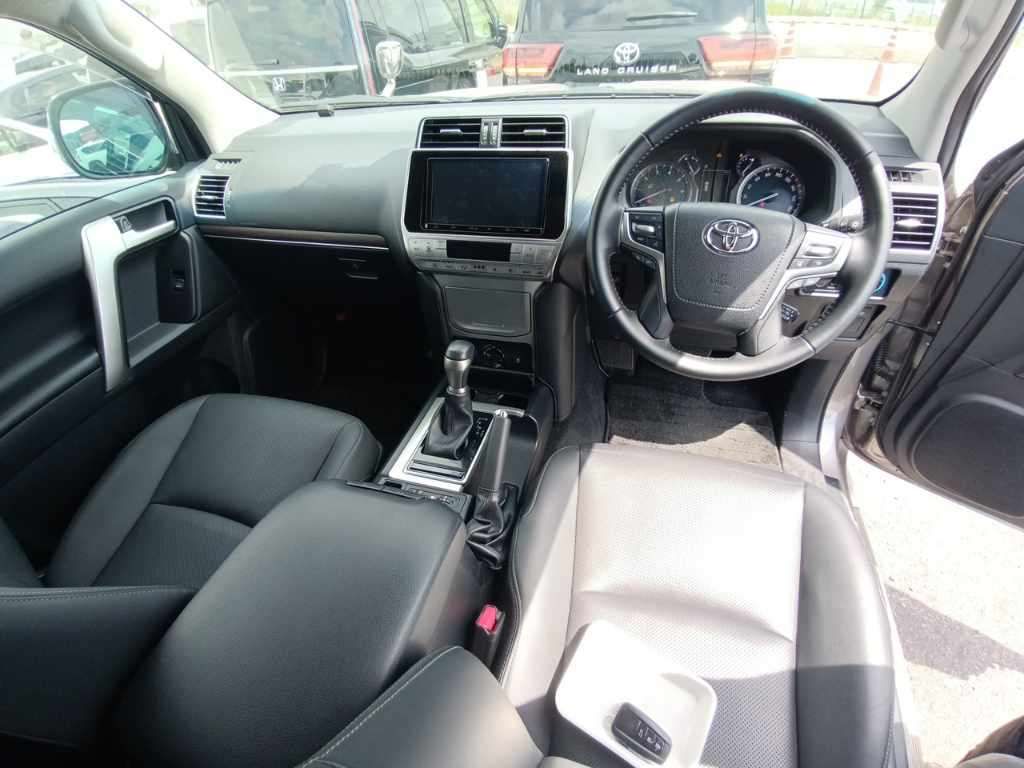 2022 Toyota Land Cruiser Prado TX L Package 4WD auction photo 11