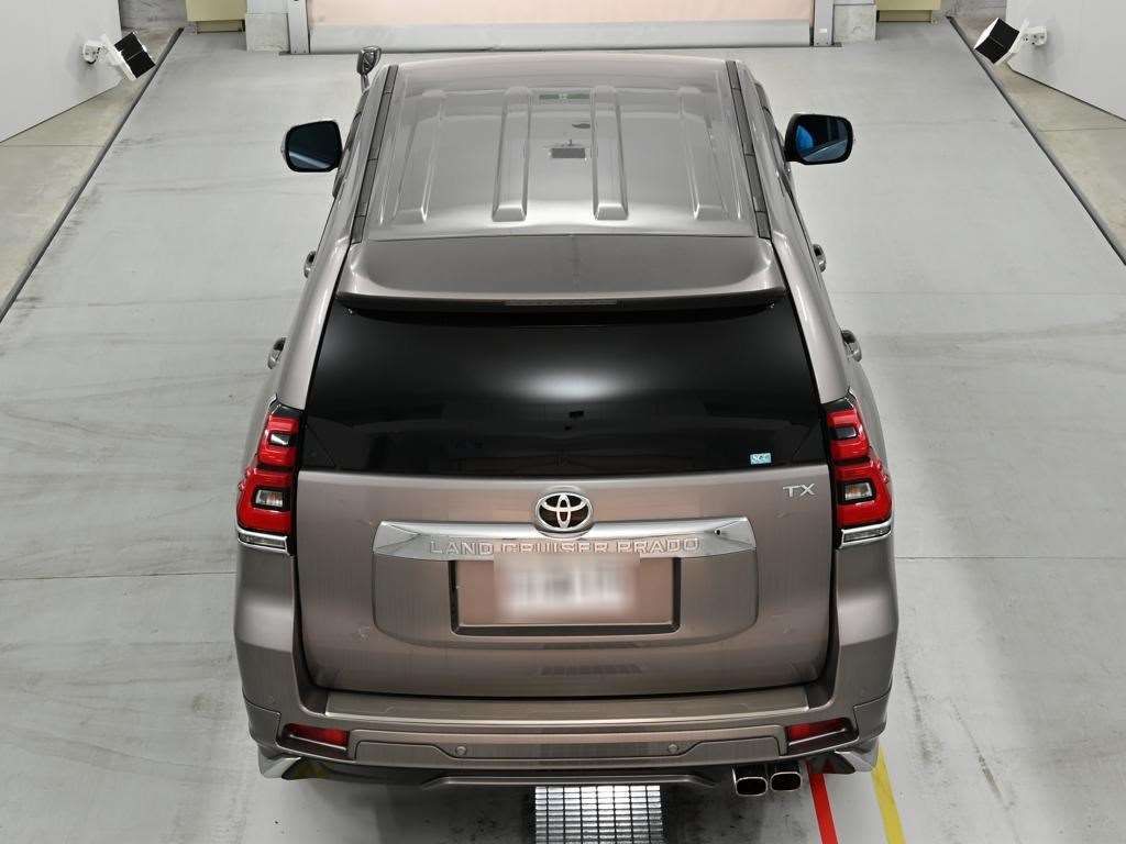 2022 Toyota Land Cruiser Prado TX L Package 4WD auction photo 8