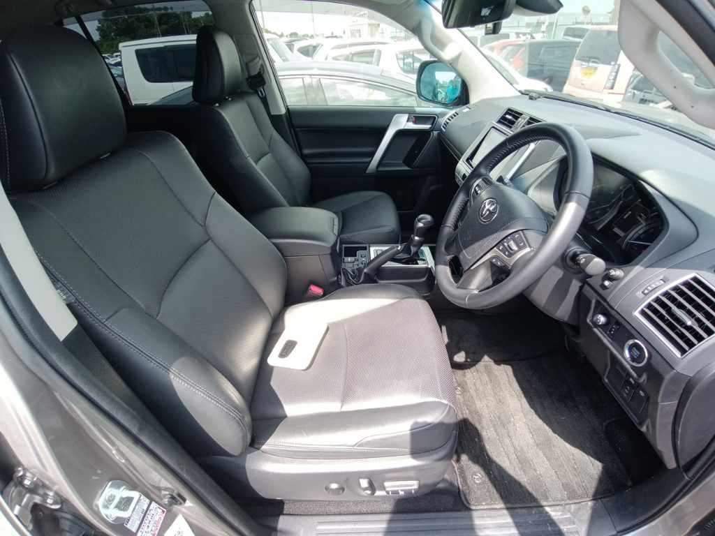 2022 Toyota Land Cruiser Prado TX L Package 4WD auction photo 10
