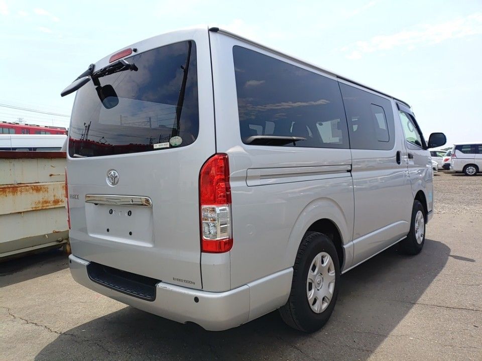 2015 Toyota Hiace auction photo 2