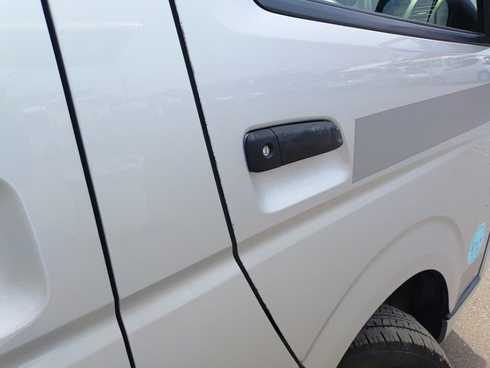 2015 Toyota Hiace auction photo 25