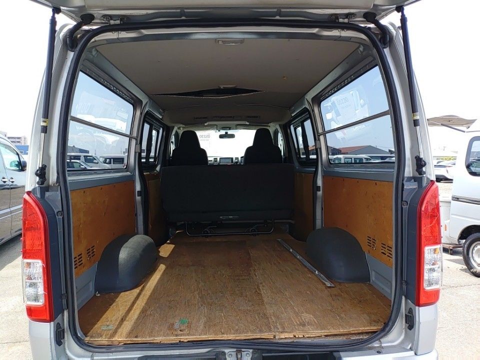 2015 Toyota Hiace auction photo 8