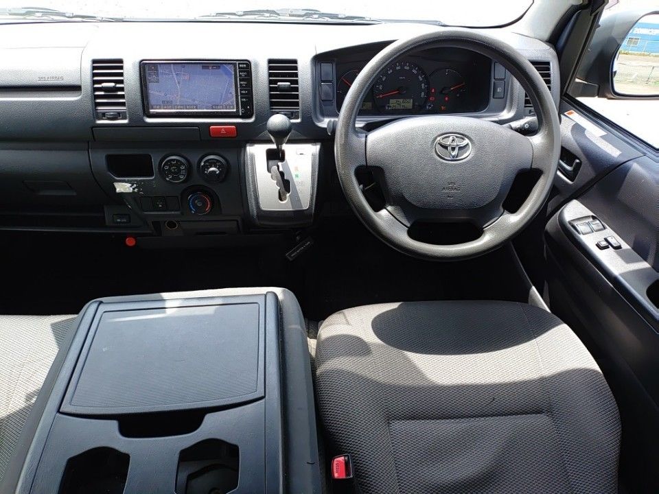 2015 Toyota Hiace auction photo 3