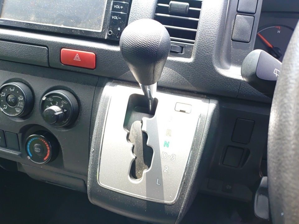 2015 Toyota Hiace auction photo 12