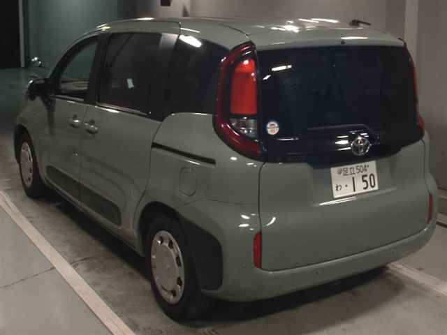 2023 Toyota Sienta X auction photo 2