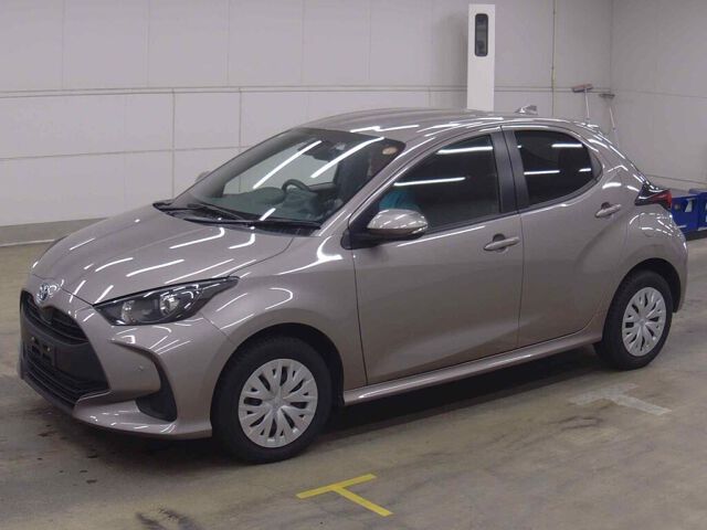 2022 Toyota Yaris ハイブリッドX 4WD auction photo 4