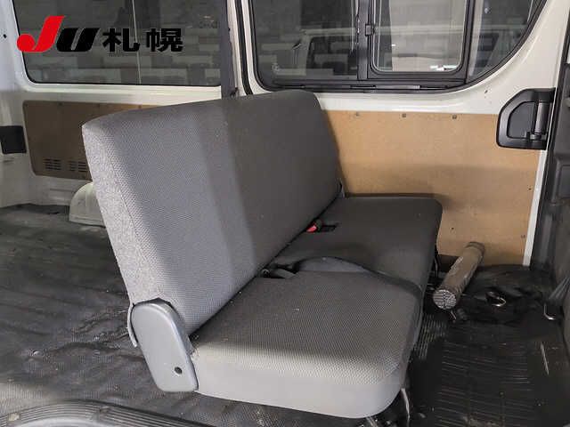 2017 Toyota Hiace 4WD DX auction photo 9