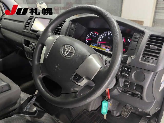 2017 Toyota Hiace 4WD DX auction photo 3