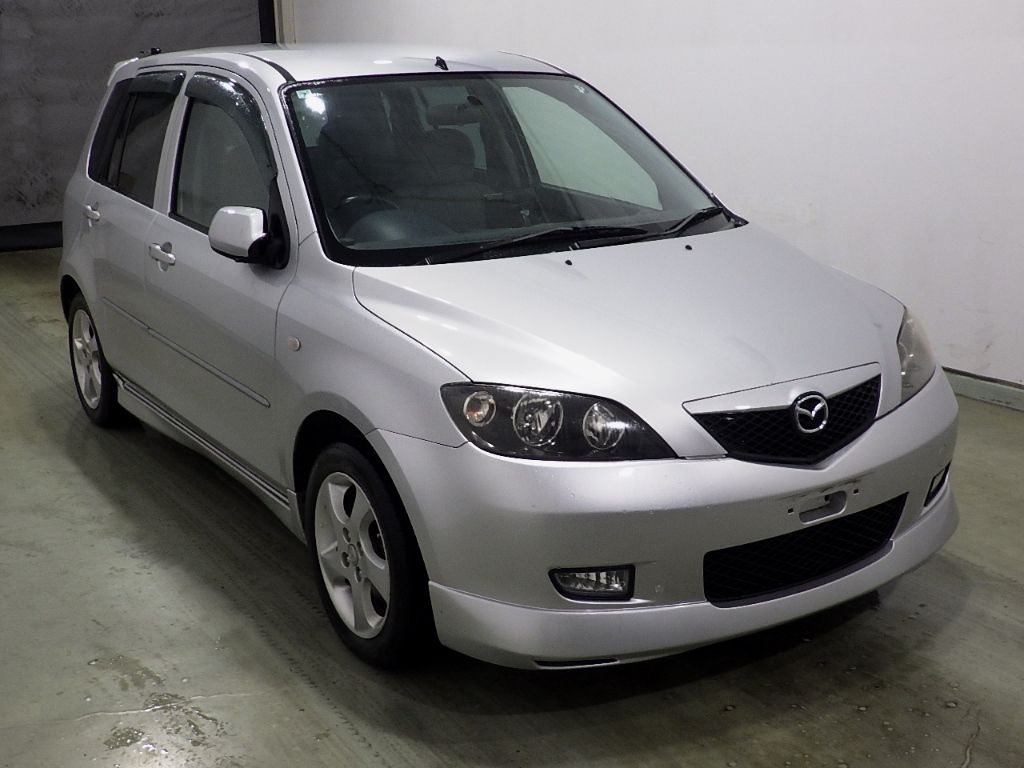 2003 Mazda Demio Casual and stylish Japan auction vehicle