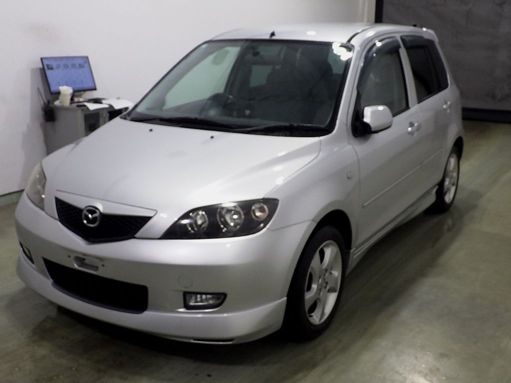 2003 Mazda Demio Casual and stylish auction photo 4