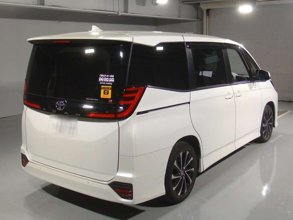 2022 Toyota Noah S-Z auction photo 2
