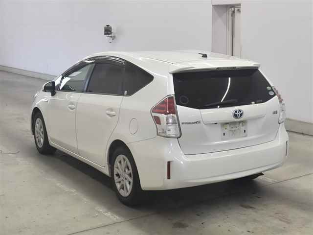 2015 Toyota Prius Alpha S auction photo 2
