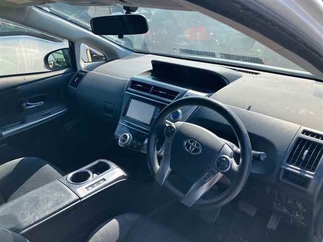 2015 Toyota Prius Alpha S auction photo 3