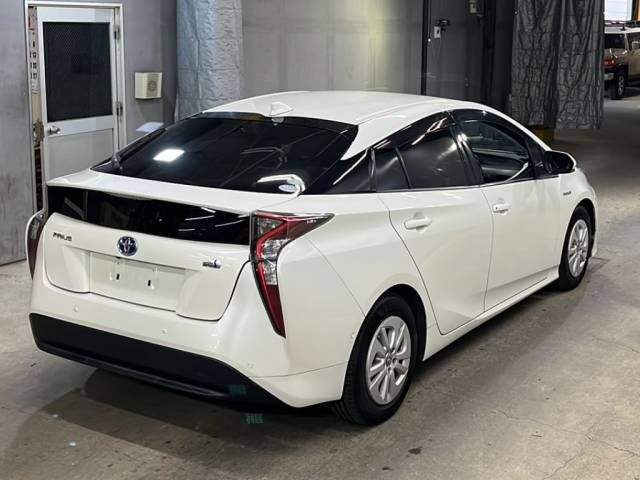 2016 Toyota Prius Sセーフティプラス auction photo 5