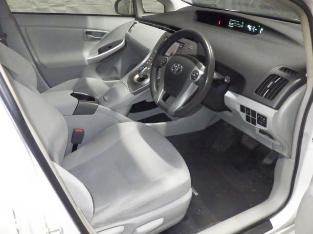 2014 Toyota Prius ワンプラ成約取消 auction photo 3