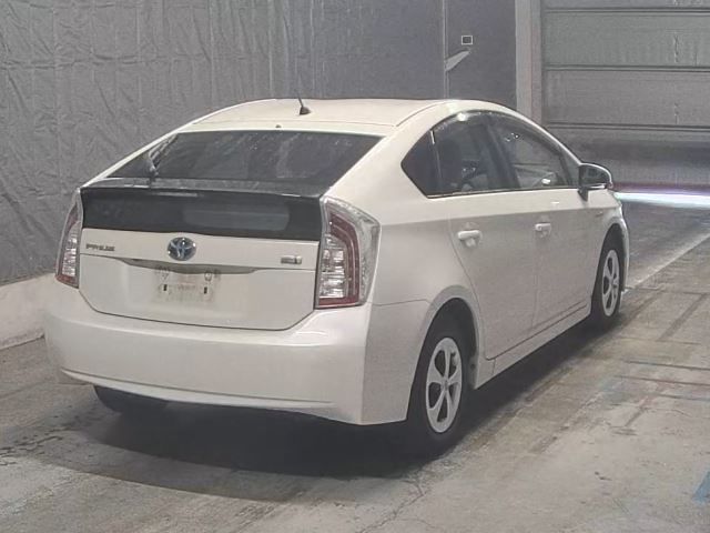2014 Toyota Prius ワンプラ成約取消 auction photo 2