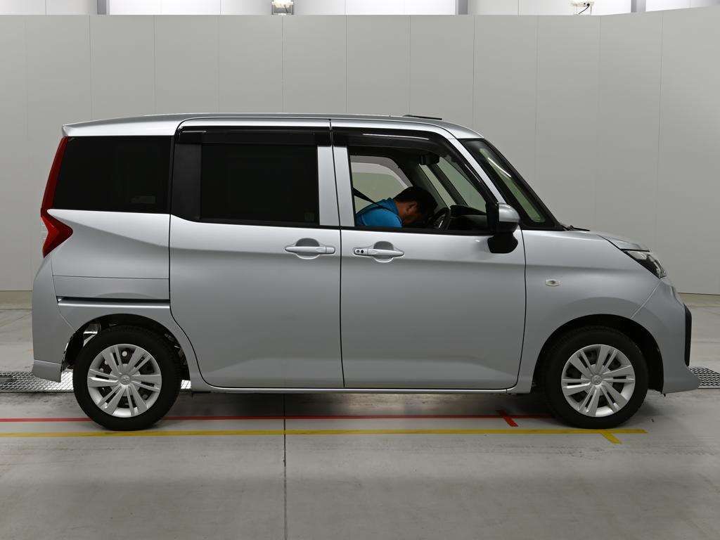 2021 Toyota Roomy ジョシュセキリフトアップシャ auction photo 3