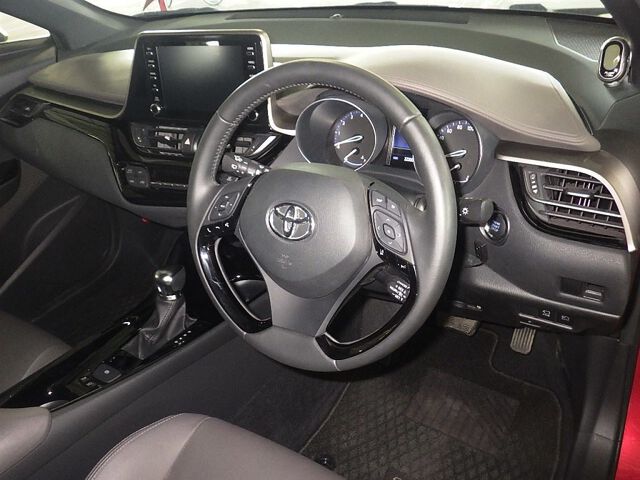 2023 Toyota C-HR G-T auction photo 3
