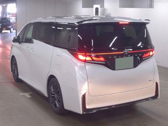 2026 Toyota Vellfire Z Premier auction photo 2