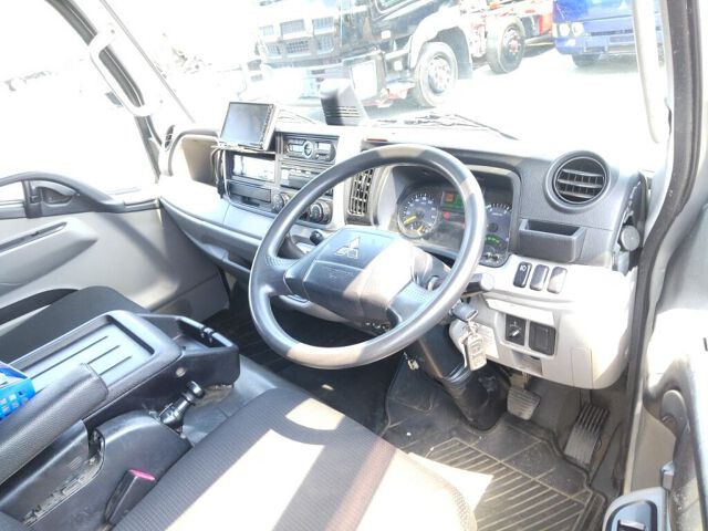 2018 Mitsubishi Fuso Canter Panel van auction photo 3