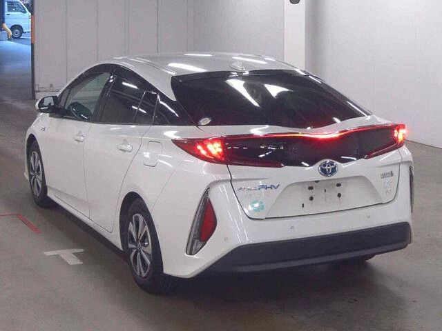 2018 Toyota Prius PHEV Sセーフティプラス auction photo 2