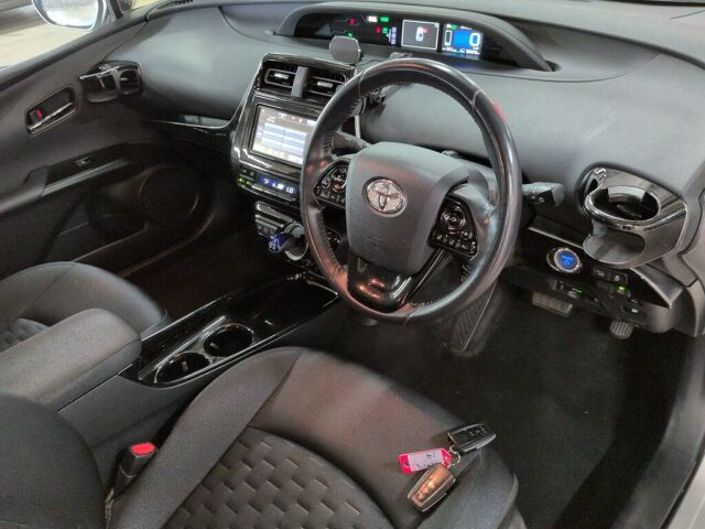 2018 Toyota Prius PHEV Sセーフティプラス auction photo 3