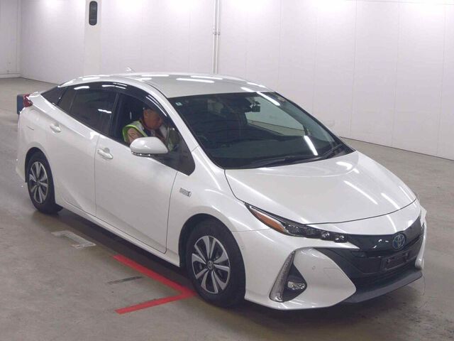 2018 Toyota Prius PHEV Sセーフティプラス Japan auction vehicle