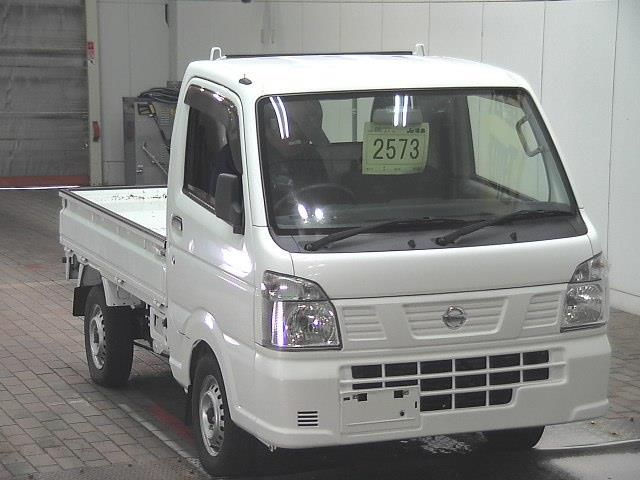 2018 Nissan NT100 Clipper 4WD DX Japan auction vehicle