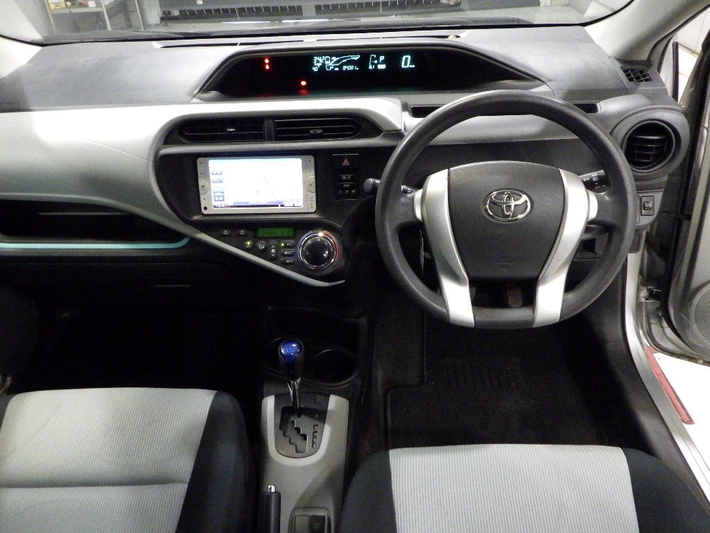 2012 Toyota Aqua S auction photo 3