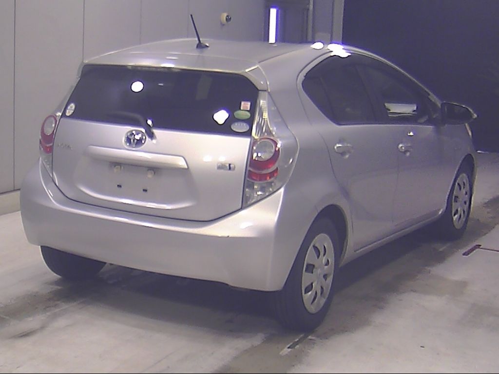 2012 Toyota Aqua S auction photo 2