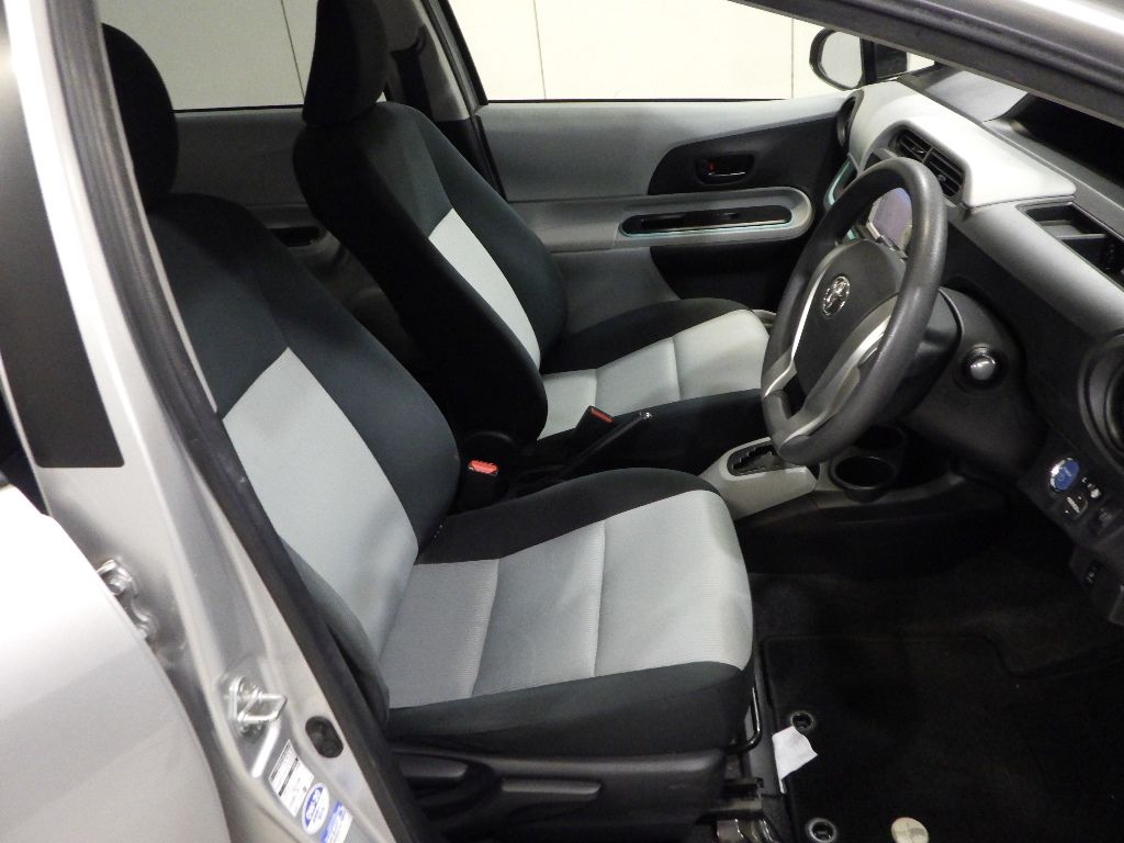 2012 Toyota Aqua S auction photo 6