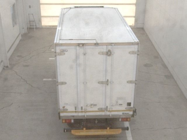 2021 Isuzu Elf Refrigerated and frozen trucks auction photo 3