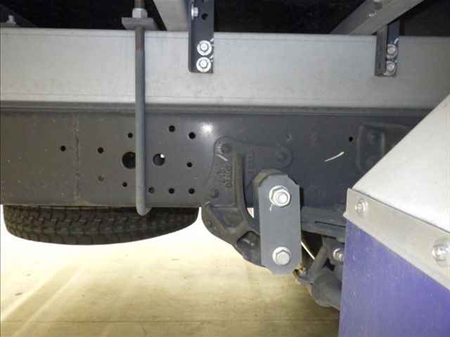 2021 Isuzu Elf Refrigerated and frozen trucks auction photo 5