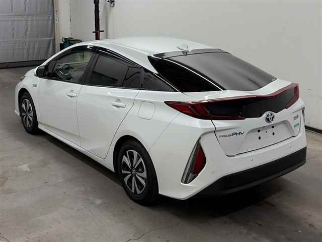 2020 Toyota Prius PHEV Sセーフティパッケージ auction photo 2